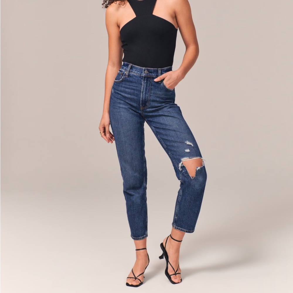 👖NWT❗️26L A&F High Rise Mom Jean
